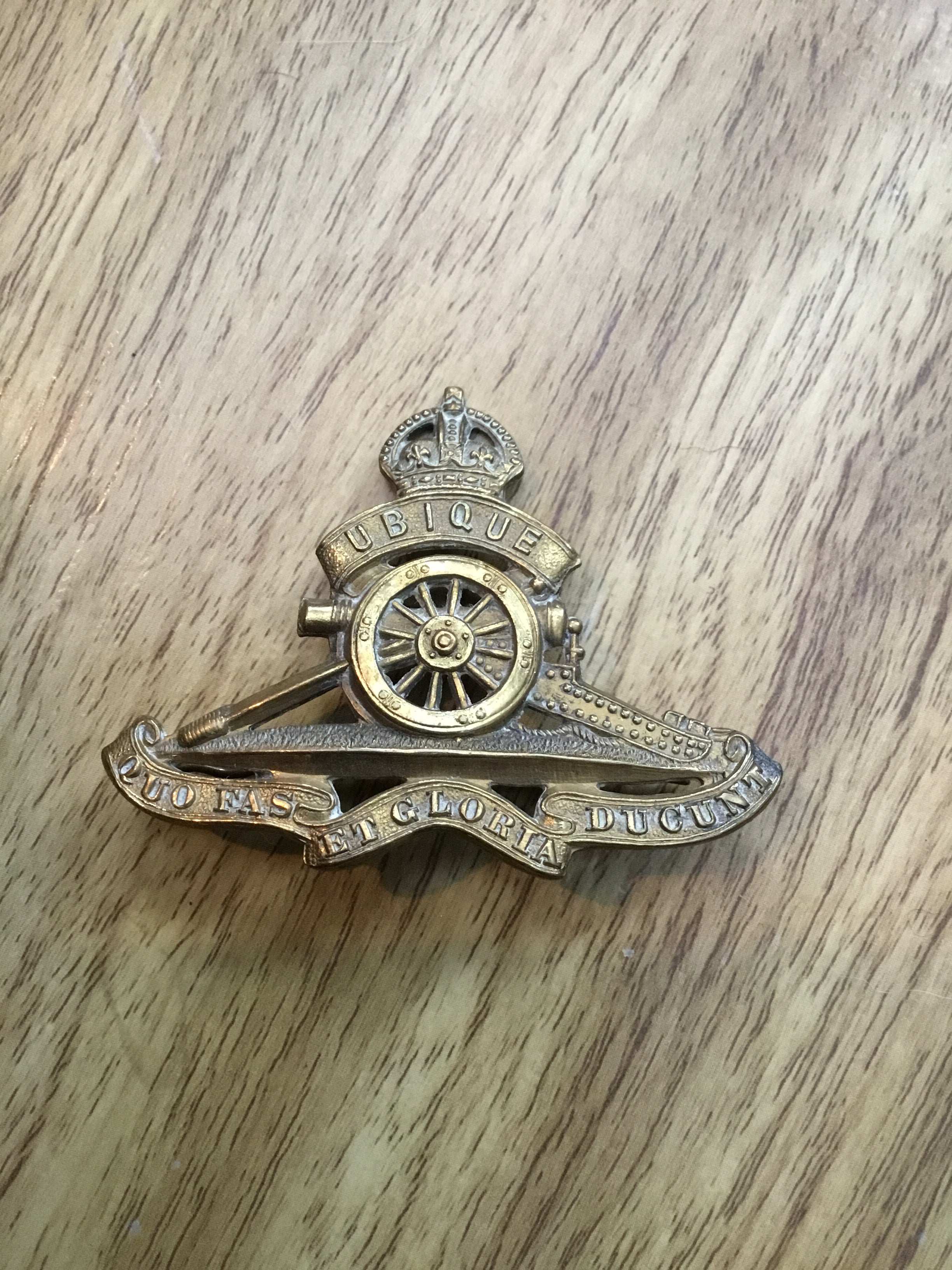 WW11 Artillery hat badge Kings crown – Roy's Army Surplus & Collectables