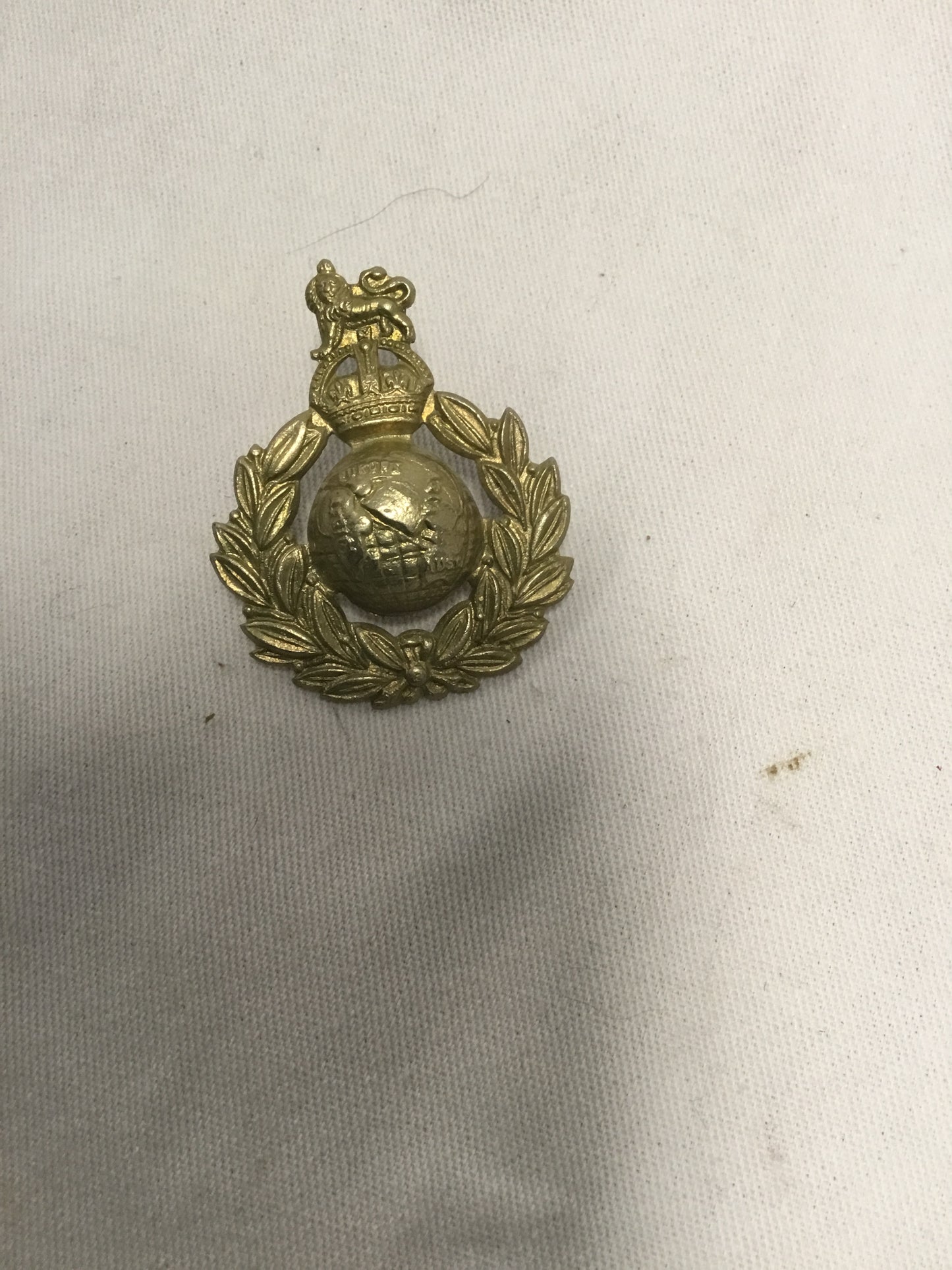 British Royal Marines  hat badge