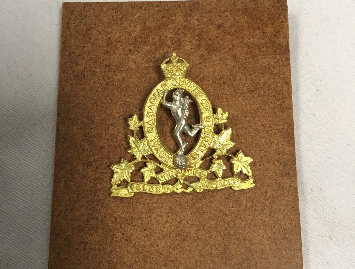 Royal Canadian corps  of signals hat/ Badge