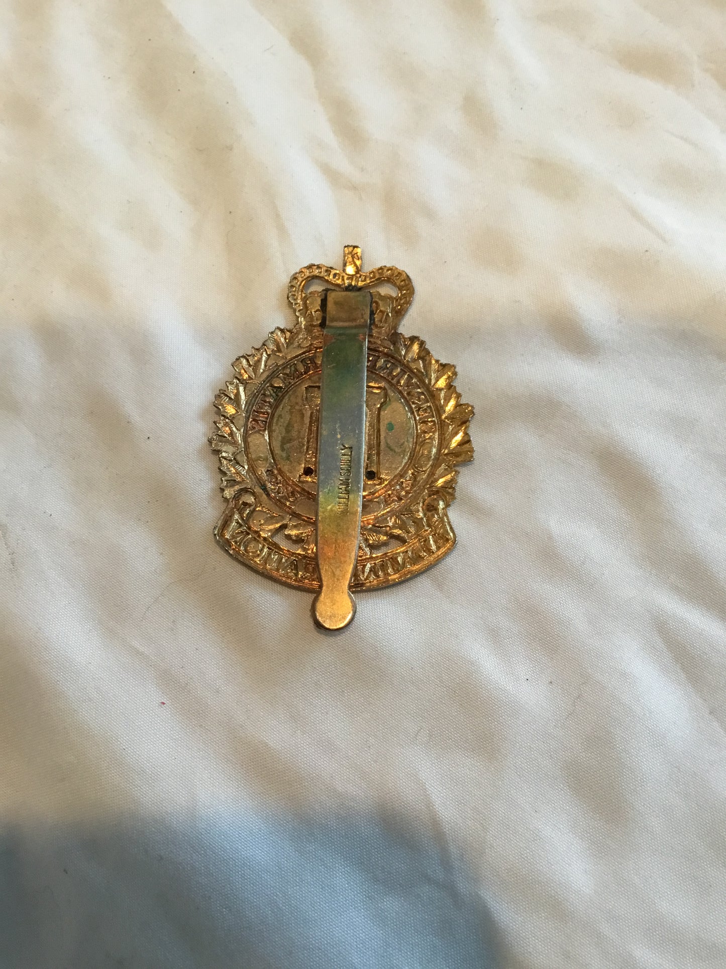 Canadian Forces administration  enamelled hat Badge