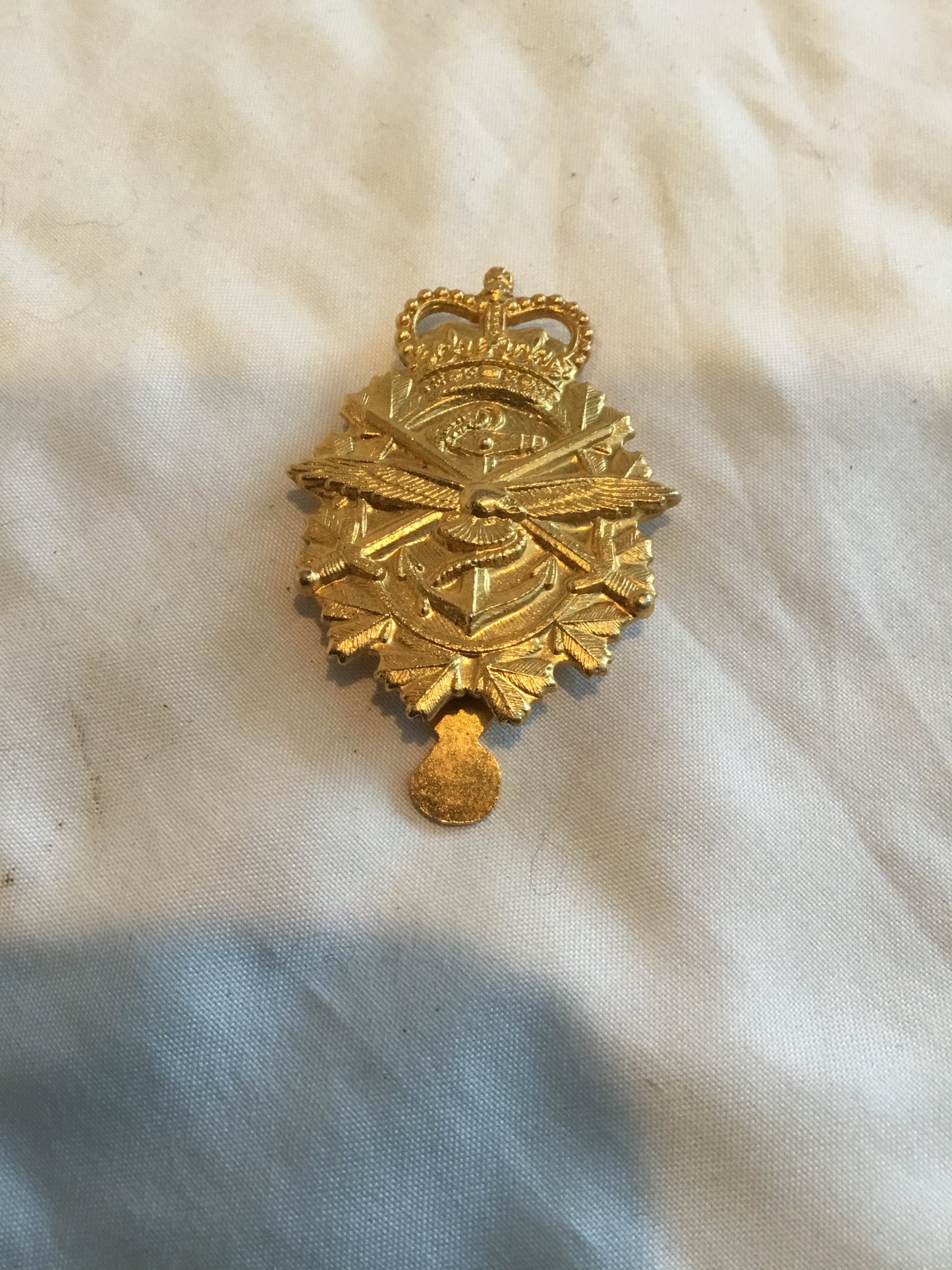 Canadian forces tri- service Hat Badge